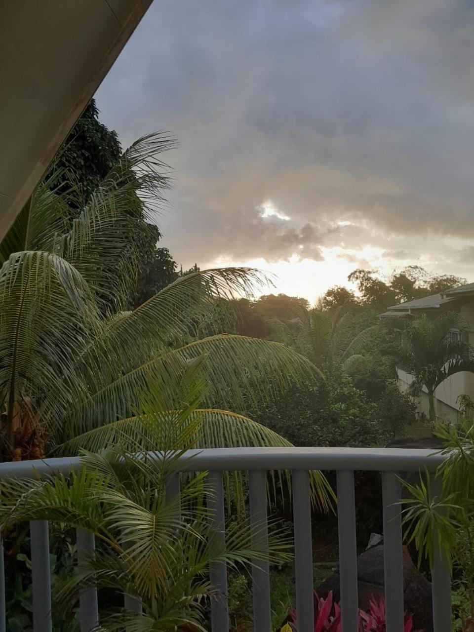 Milles Montagnes Residence Anse Royale Exterior foto